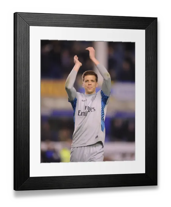 Framed Print : Wojciech Szczesny's Triumphant Moment: Everton vs. Arsenal, Premier League 2011-12