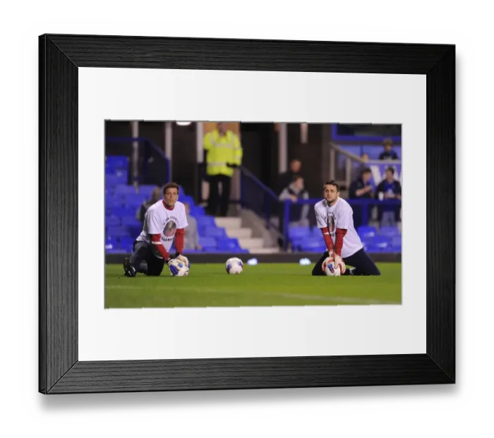 Framed Print : Arsenal Goalkeepers Szczesny and Fabianski Before Everton Clash (2011-12)