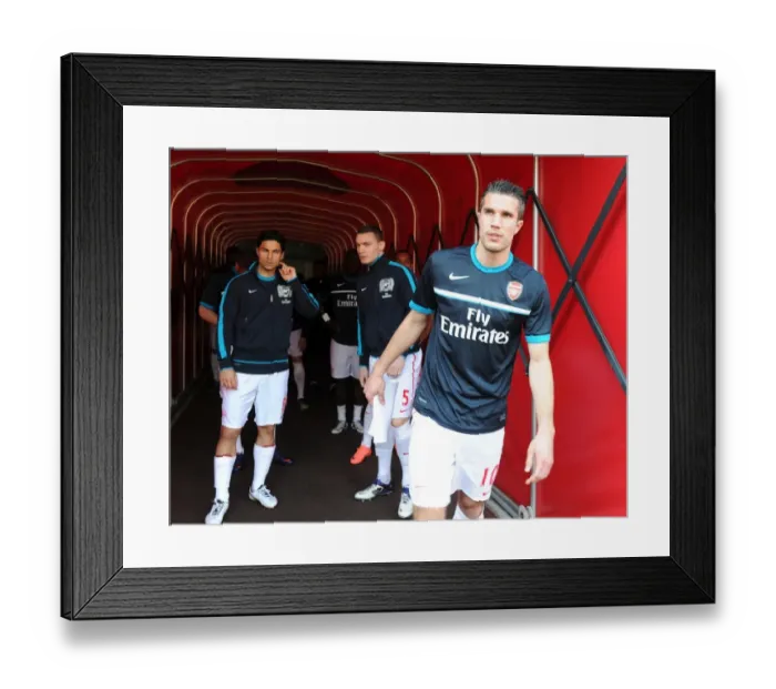 Framed Print : Robin van Persie: Arsenal Captain Before Arsenal vs Aston Villa, Premier League 2011-12 Framed Print : Robin van Persie: Arsenal Captain Before Arsenal vs Aston Villa, Premier League 2011-12