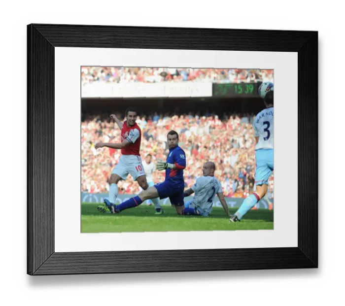Framed Print : Arsenal vs Aston Villa: Premier League Showdown at Emirates Stadium, 2011-12