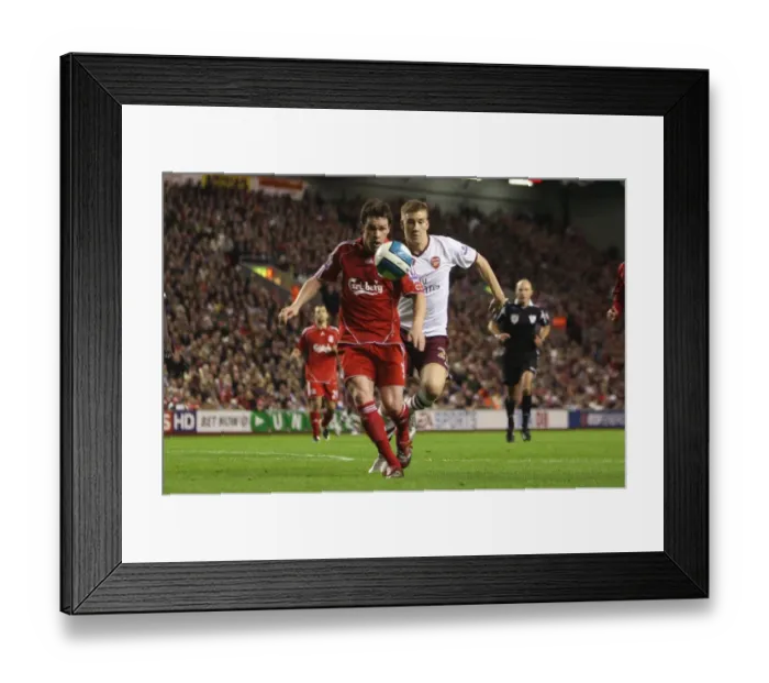 Framed Print : Nicklas Bendtner (Arsenal) Steve Finnan (Liverpool)