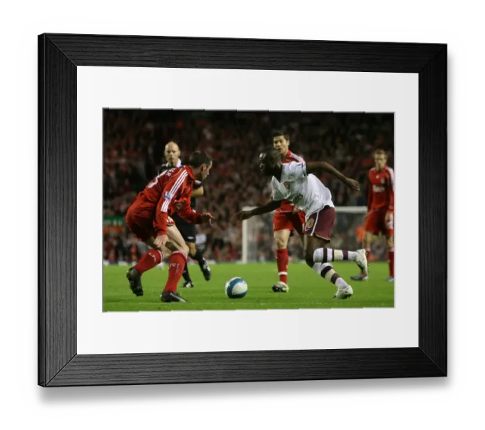 Framed Print : William Gallas (Arsenal) Jamie Carragher (Liverpool)