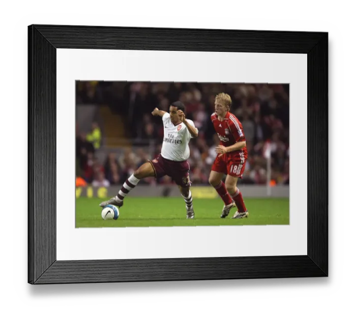Framed Print : Theo Walcott (Arsenal) Dirk Kuyt (Liverpool) Framed Print : Theo Walcott (Arsenal) Dirk Kuyt (Liverpool)