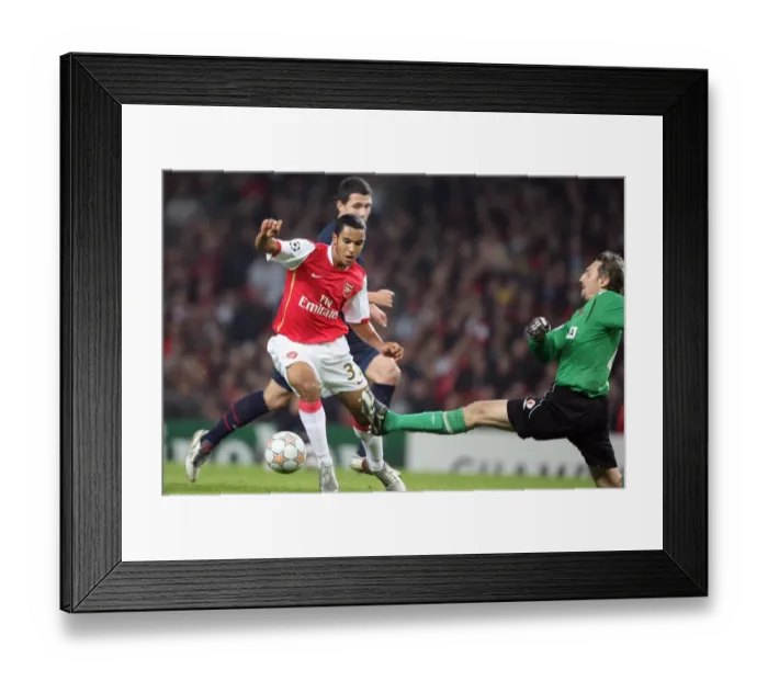 Framed Print : Theo Walcott's First Goal: Arsenal Crushes Slavia Prague 7-0 in Champions League