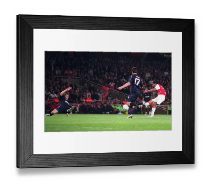 Framed Print : Theo Walcott scores his 1st goal, Arsenals 3rd Framed Print : Theo Walcott scores his 1st goal, Arsenals 3rd