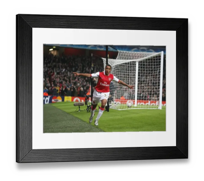 Framed Print : Theo Walcott's Double: Arsenal's Historic 7-0 Victory over Slavia Prague in the Champions League