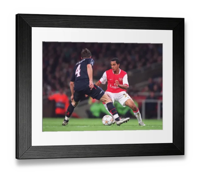 Framed Print : Theo Walcott (Arsenal) David Hubacek (Slavia)