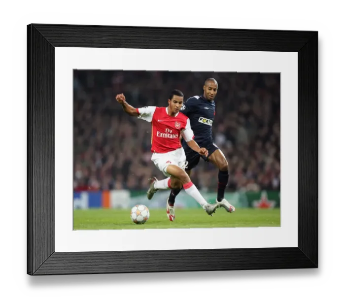 Framed Print : Theo Walcott (Arsenal) Mickael Tavares (Slavia)