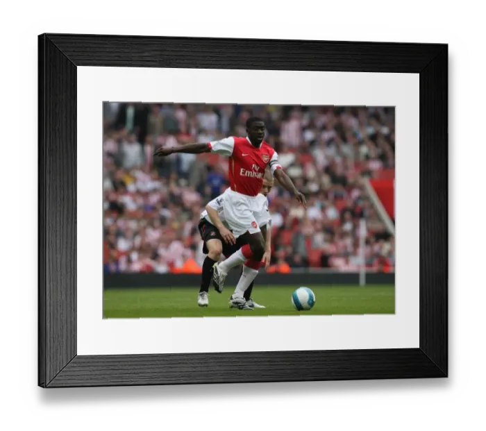 Framed Print : Kolo Toure (Arsenal) Grant Leadbitter (Sunderland) Framed Print : Kolo Toure (Arsenal) Grant Leadbitter (Sunderland)