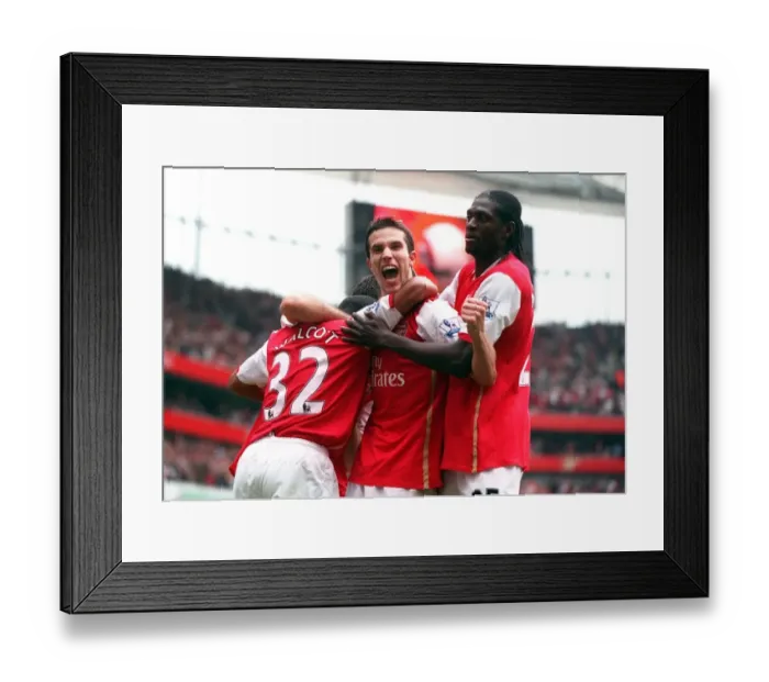 Framed Print : Robin van Persie's Brace: Arsenal's Dramatic Comeback Win Against Sunderland (3-2)