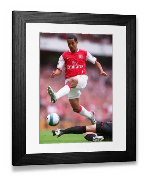 Framed Print : Theo Walcott's Game-Winning Performance: Arsenal 3-2 Sunderland, Barclays Premier League, 2007