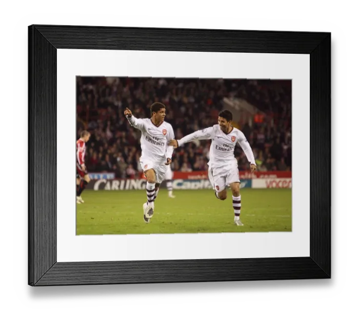 Framed Print : Denilson and Eduardo: Arsenal's Unforgettable Moment - Celebrating the 3rd Goal in Sheffield United's Defeat