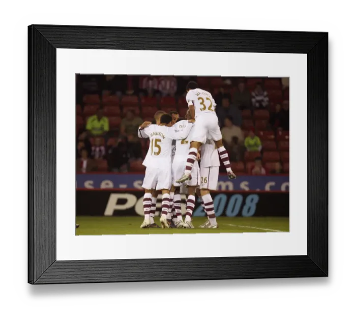 Framed Print : Eduardo celebrates scoring his and Arsenals 1st goal Framed Print : Eduardo celebrates scoring his and Arsenals 1st goal