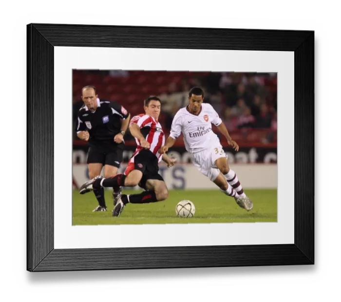 Framed Print : Theo Walcott (Arsenal) Chris Morgan (Sheff) Framed Print : Theo Walcott (Arsenal) Chris Morgan (Sheff)