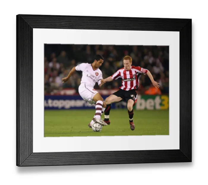 Framed Print : Theo Walcott (Arsenal) Stephen Quinn (Sheff) Framed Print : Theo Walcott (Arsenal) Stephen Quinn (Sheff)