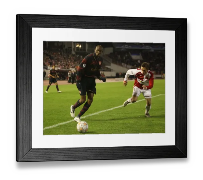 Framed Print : Abu Diaby (Arsenal) David Hubacek (Slavia Prague)