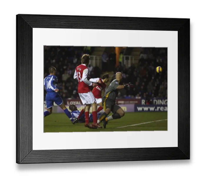 Framed Print : Mathieu Flamini shoots past Reading goalkeeper Marcus Hahnemann to score the 1st Arsenal goal