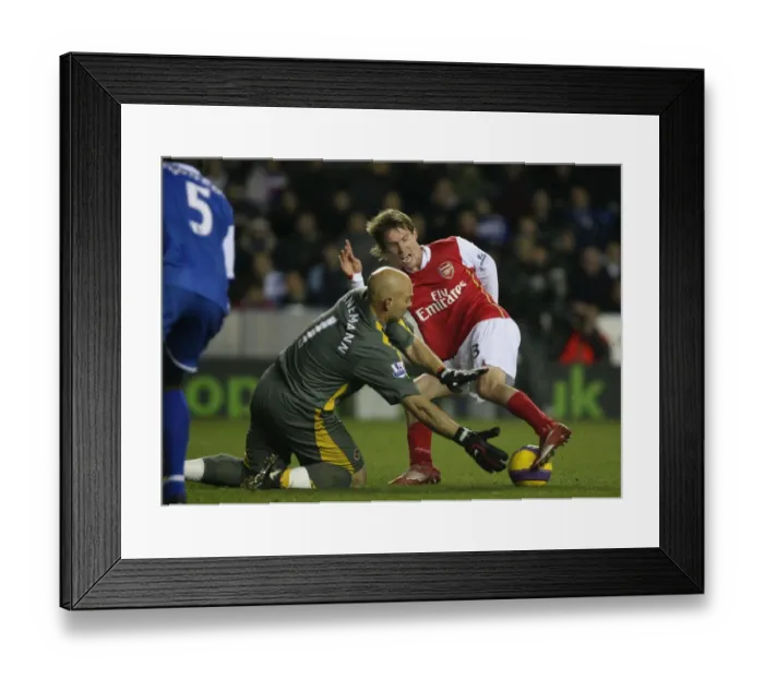 Framed Print : Alex Hleb turns past Reading goalkeeper Marcus Hahnemann to score the 3rd Arsenal goal Framed Print : Alex Hleb turns past Reading goalkeeper Marcus Hahnemann to score the 3rd Arsenal goal