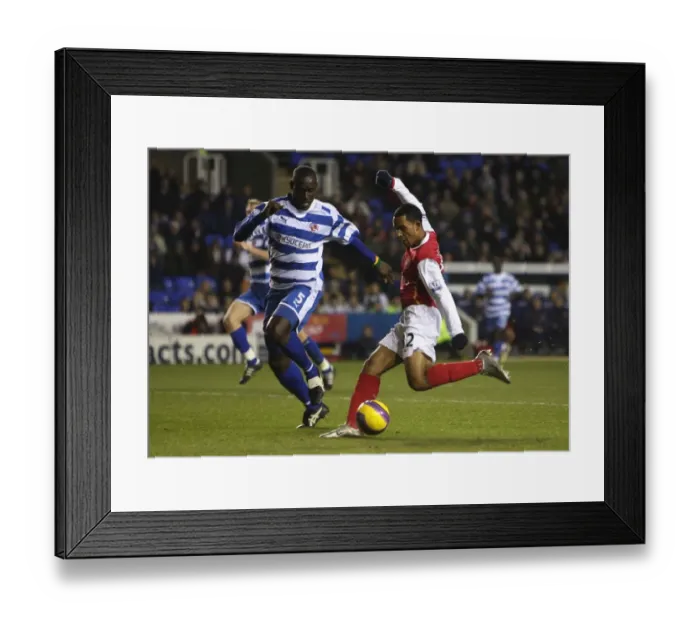 Framed Print : Theo Walcott (Arsenal) Ibrahima Sonko (Reading) Framed Print : Theo Walcott (Arsenal) Ibrahima Sonko (Reading)