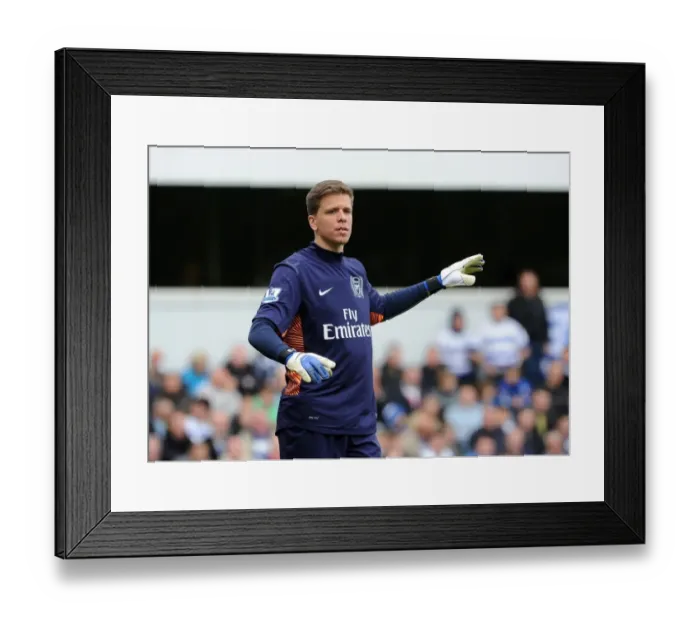 Framed Print : Wojciech Szczesny: In Action for Arsenal Against Queens Park Rangers (2011-12) Framed Print : Wojciech Szczesny: In Action for Arsenal Against Queens Park Rangers (2011-12)