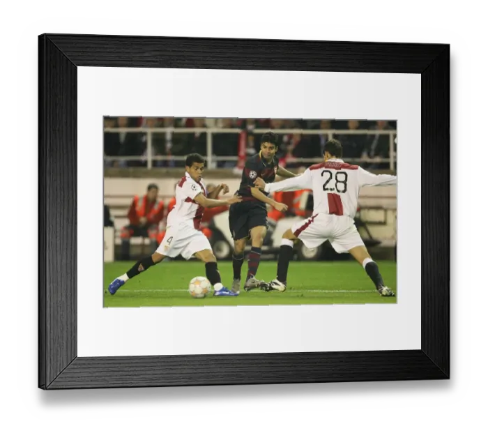 Framed Print : Eduardo (Arsenal) Daniel Alves & Federico Fazio (Seville) Framed Print : Eduardo (Arsenal) Daniel Alves & Federico Fazio (Seville)