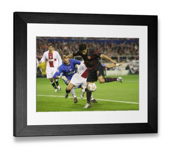 Framed Print : Eduardo shoots past Daniel Alves & Andreas Palop to score the Arsenal goal Framed Print : Eduardo shoots past Daniel Alves & Andreas Palop to score the Arsenal goal
