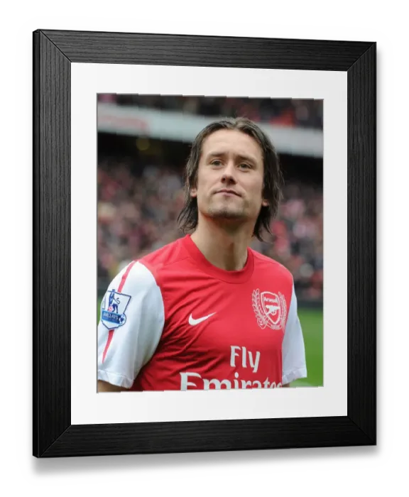 Framed Print : Arsenal's Tomas Rosicky: Focused and Ready Against Manchester City (2011-12)