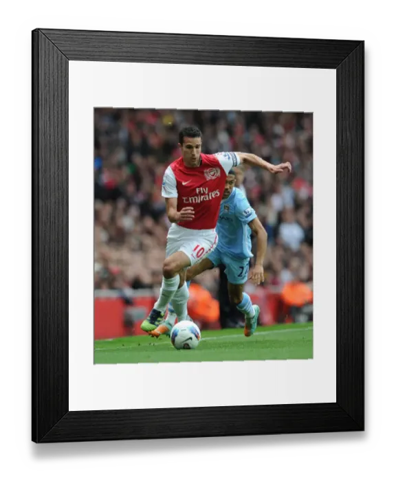 Framed Print : Robin van Persie in Action: Arsenal vs Manchester City, Premier League 2011-12