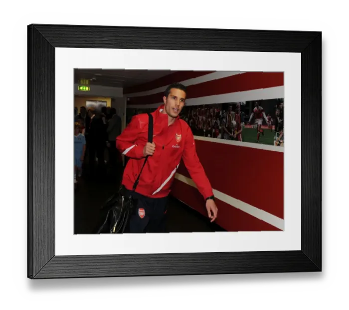 Framed Print : Arsenal's Robin van Persie Faces Manchester City in the Premier League (2011-12) Framed Print : Arsenal's Robin van Persie Faces Manchester City in the Premier League (2011-12)