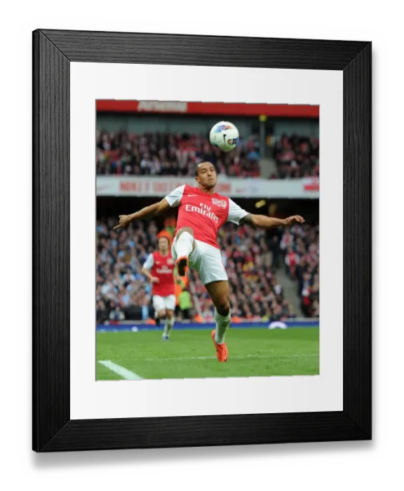 Framed Print : Theo Walcott in Action: Arsenal vs Manchester City, Premier League 2011-12