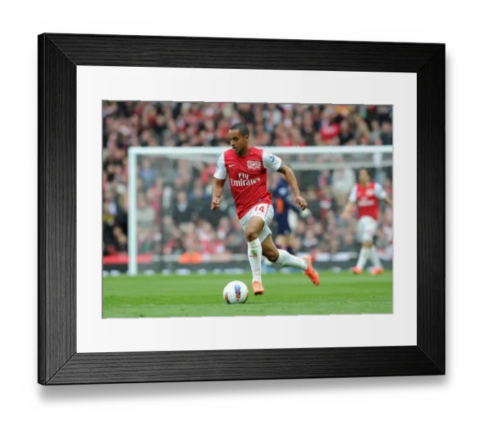 Framed Print : Theo Walcott in Action: Arsenal vs Manchester City, Premier League 2011-12 Framed Print : Theo Walcott in Action: Arsenal vs Manchester City, Premier League 2011-12