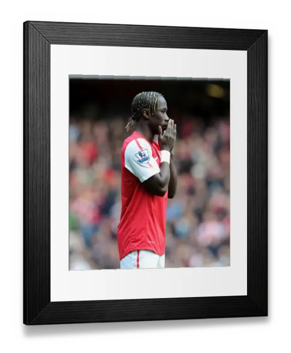 Framed Print : Bacary Sagna in Prayer Before Arsenal vs. Chelsea (2011-12)