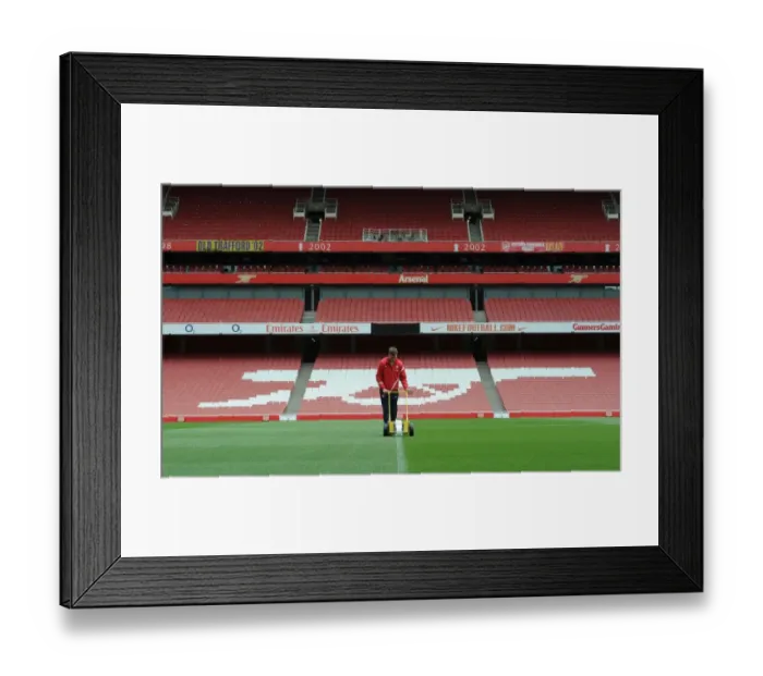 Framed Print : Arsenal: Groundsman Prepares Pitch for Wigan Athletic Clash (2011-12) Framed Print : Arsenal: Groundsman Prepares Pitch for Wigan Athletic Clash (2011-12)