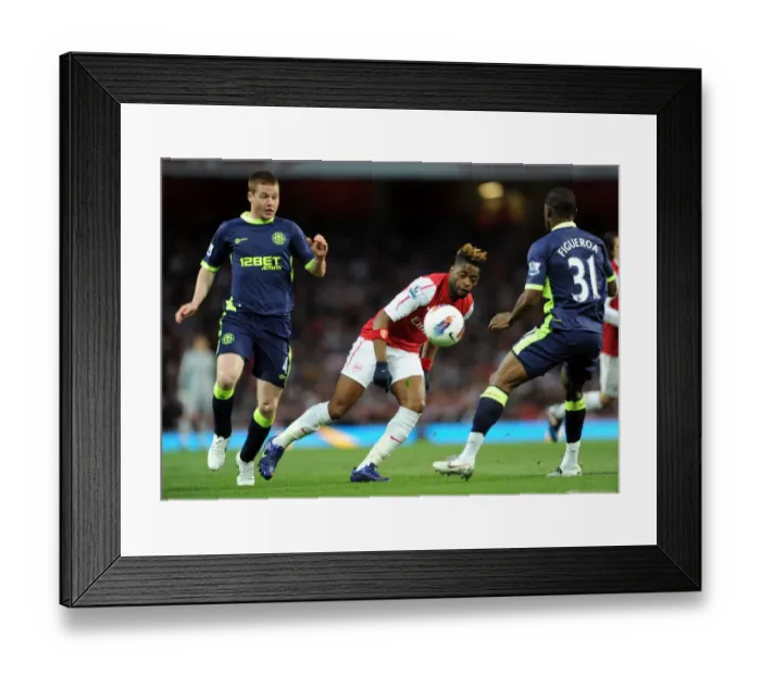 Framed Print : Arsenal's Alex Song Outmaneuvers Wigan's McCarthy and Figueroa