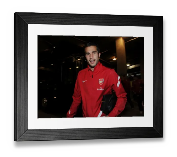 Framed Print : Arsenal's Robin van Persie Prepares for Kickoff Against Wigan Athletic (April 2012) Framed Print : Arsenal's Robin van Persie Prepares for Kickoff Against Wigan Athletic (April 2012)