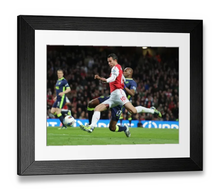 Framed Print : Van Persie Outmaneuvers Boyce: Arsenal vs. Wigan Athletic, Premier League, 2011-12 Framed Print : Van Persie Outmaneuvers Boyce: Arsenal vs. Wigan Athletic, Premier League, 2011-12