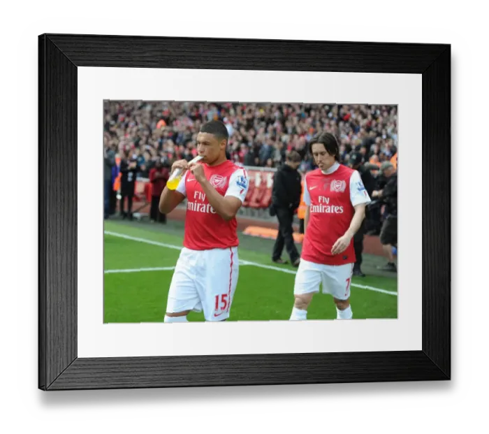 Framed Print : Arsenal's Alex Oxlade-Chamberlain Ready for Arsenal v Chelsea Clash (2011-12) Framed Print : Arsenal's Alex Oxlade-Chamberlain Ready for Arsenal v Chelsea Clash (2011-12)
