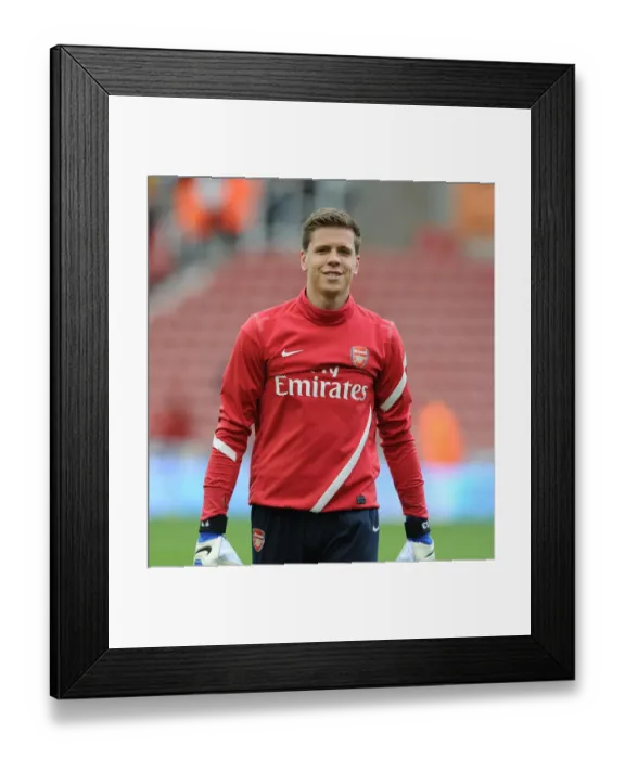 Framed Print : Wojciech Szczesny: Arsenal's Focus Before Stoke City Clash (2011-12)