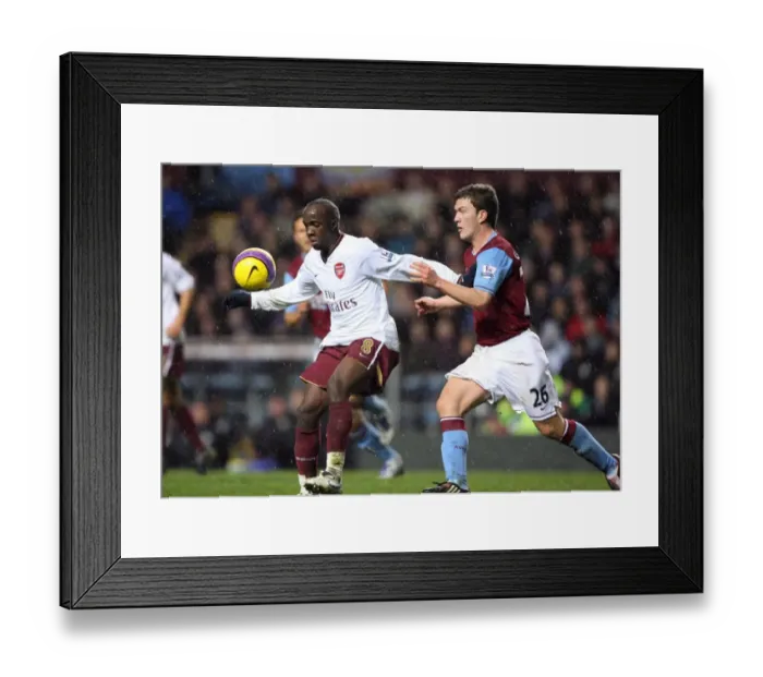 Framed Print : Lassana Diarra (Arsenal) Craig Gardner (Aston Villa) Framed Print : Lassana Diarra (Arsenal) Craig Gardner (Aston Villa)