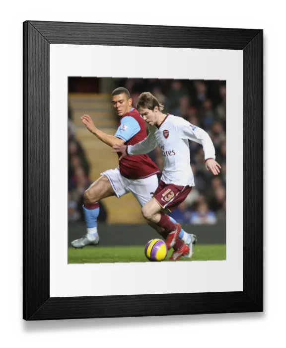Framed Print : Alex Hleb (Arsenal) Wilfred Bouma (Aston Villa)