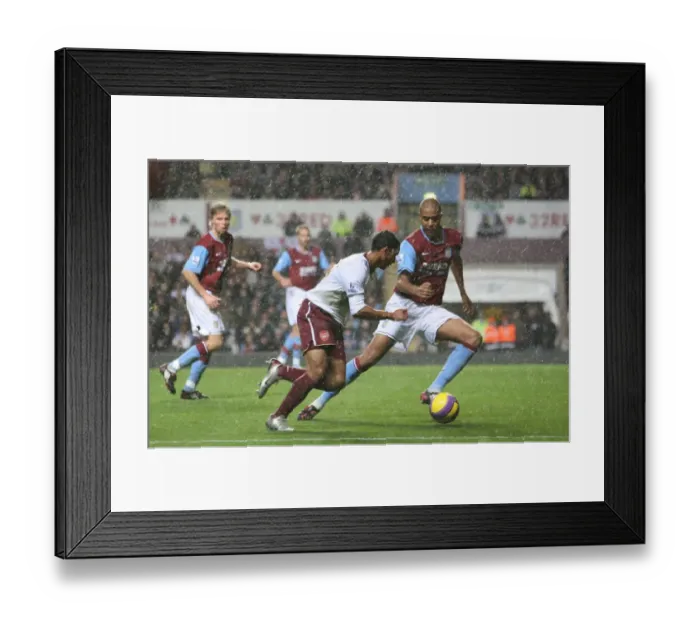 Framed Print : Theo Walcott (Arsenal) Zat Knight (Aston Villa)