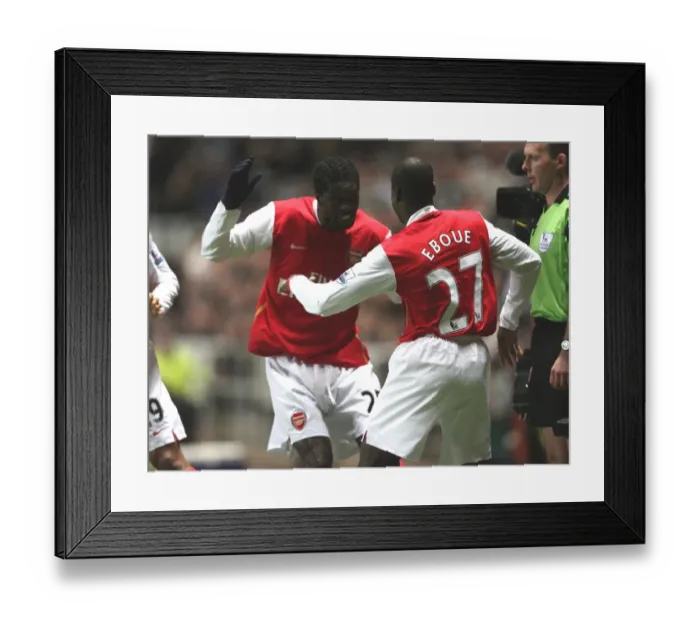 Framed Print : Adebayor's Double Celebration: Arsenal's Equalizer at Newcastle (5 / 12 / 2007)