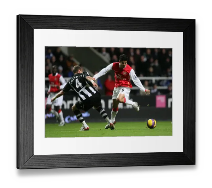 Framed Print : Clash of the Eduardos: 1:1 Stalemate between Arsenal's Eduardo and Newcastle's David Rozehnal at St James Park, Premier League, 5 / 12 / 2007