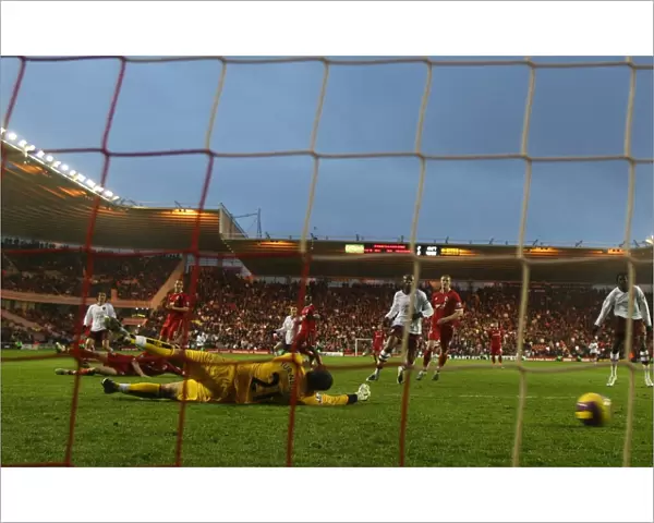 Tomas Rosicky scores Arsenals goal past Ross Turnbull (Middlesbrough)