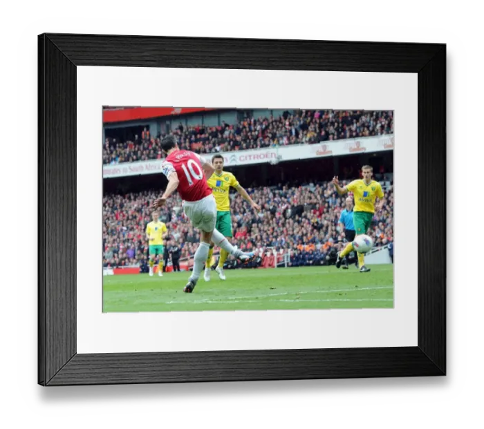 Framed Print : Robin van Persie Scores First Arsenal Goal Against Norwich City (May 2012)
