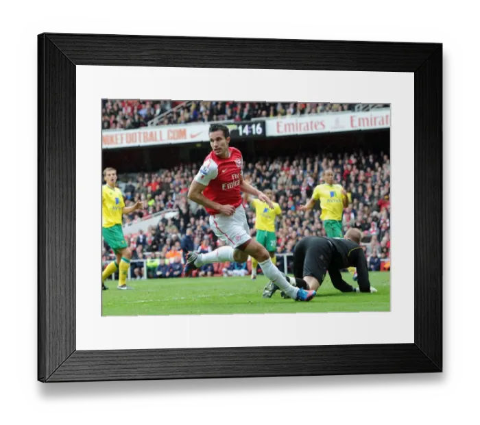 Framed Print : Robin van Persie's Return: Arsenal v Norwich City, Premier League Goal Celebration (2011-12) Framed Print : Robin van Persie's Return: Arsenal v Norwich City, Premier League Goal Celebration (2011-12)