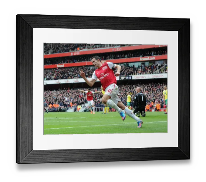 Framed Print : Robin van Persie's Return: Arsenal's Winning Goal Against Norwich City (2011-12)
