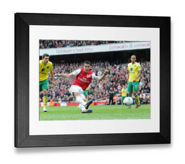Framed Print : Robin van Persie Scores Double: Arsenal vs Norwich City, Premier League 2011-12