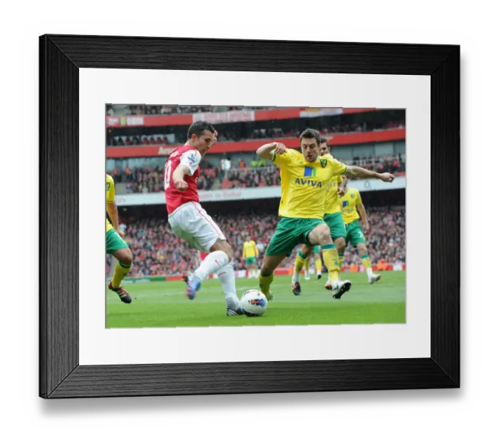 Framed Print : Robin van Persie (Arsenal) Russel Martin (Norwich). Arsenal 3: 3 Norwich City Framed Print : Robin van Persie (Arsenal) Russel Martin (Norwich). Arsenal 3: 3 Norwich City