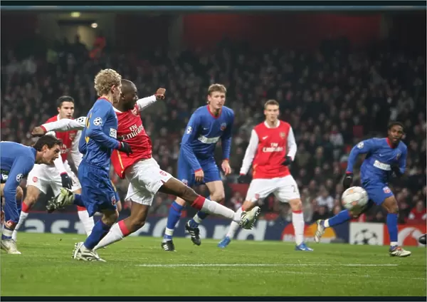 Abu Diaby shoots past Bucuresti keeper Robinson Zapata to score the 1st Arsenal goal